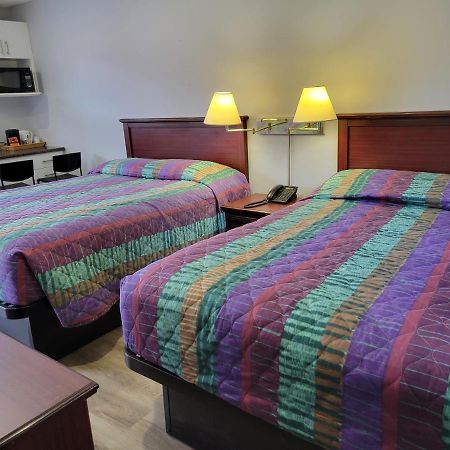 Knights Inn Cobourg Bagian luar foto