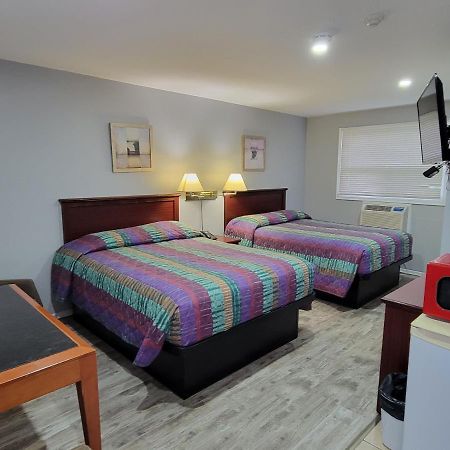 Knights Inn Cobourg Bagian luar foto