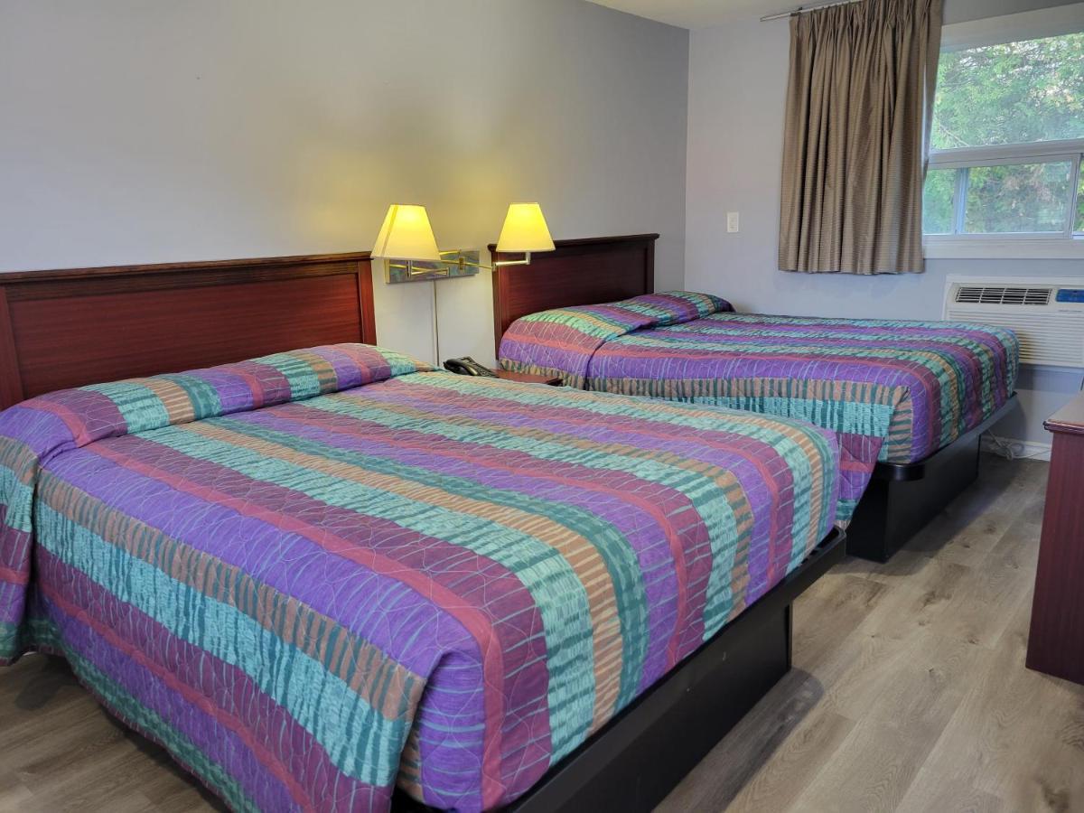 Knights Inn Cobourg Bagian luar foto
