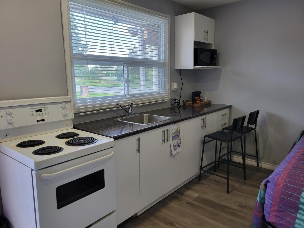 Knights Inn Cobourg Bagian luar foto