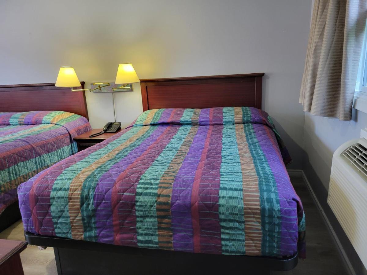 Knights Inn Cobourg Bagian luar foto