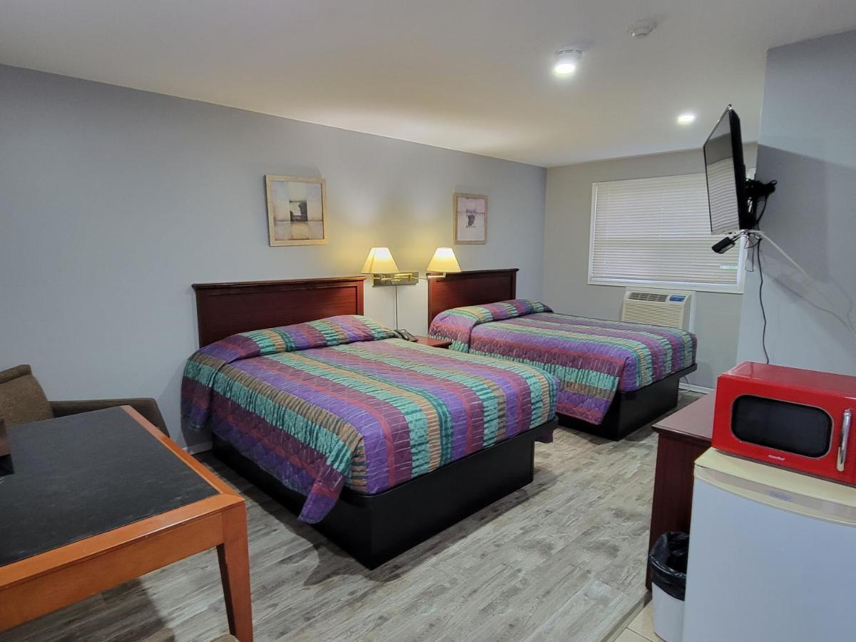 Knights Inn Cobourg Bagian luar foto