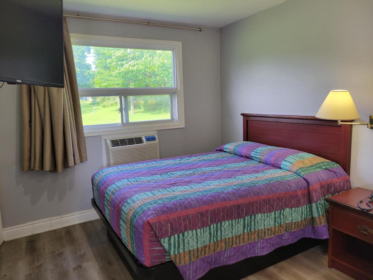 Knights Inn Cobourg Bagian luar foto