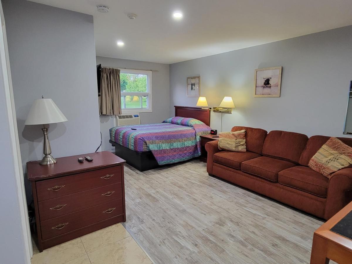 Knights Inn Cobourg Bagian luar foto