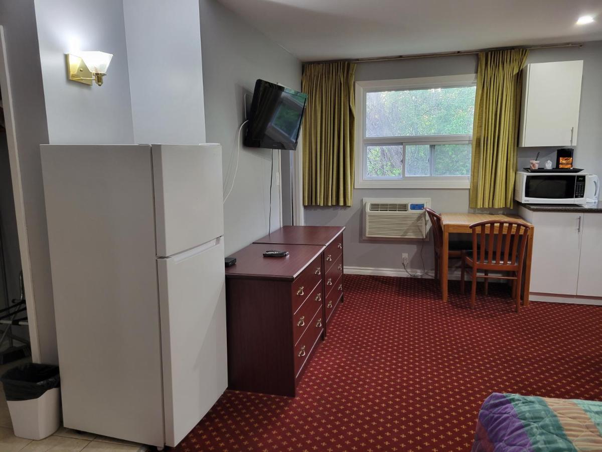 Knights Inn Cobourg Bagian luar foto