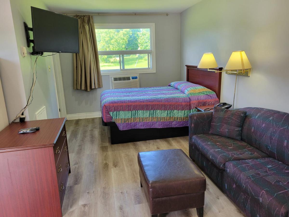 Knights Inn Cobourg Bagian luar foto