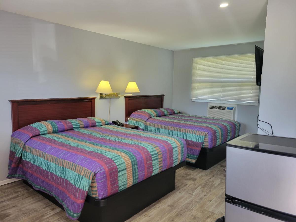 Knights Inn Cobourg Bagian luar foto