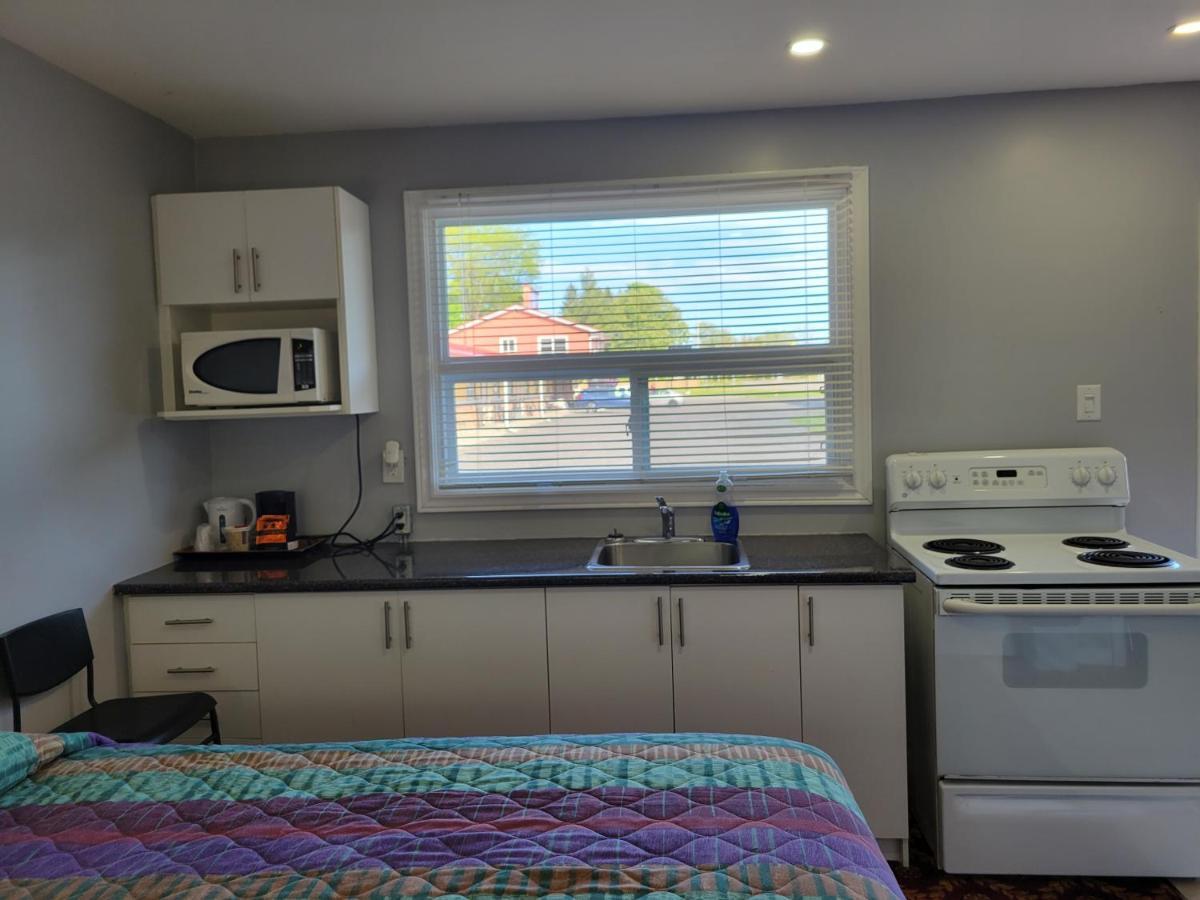 Knights Inn Cobourg Bagian luar foto