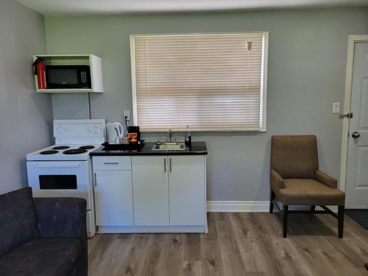 Knights Inn Cobourg Bagian luar foto