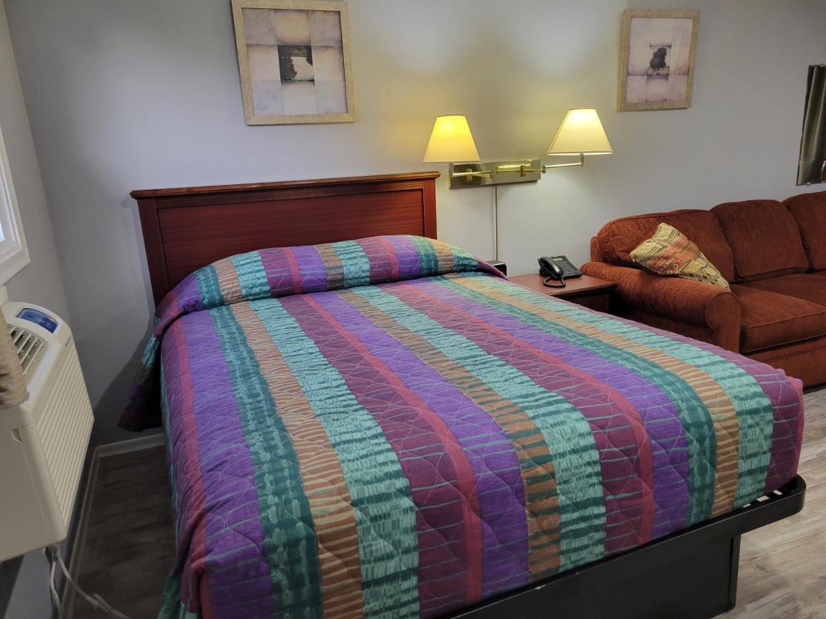Knights Inn Cobourg Bagian luar foto