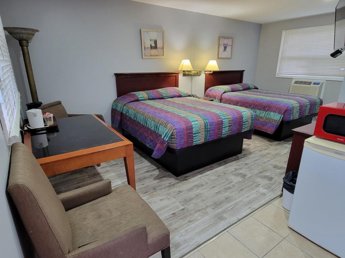 Knights Inn Cobourg Bagian luar foto