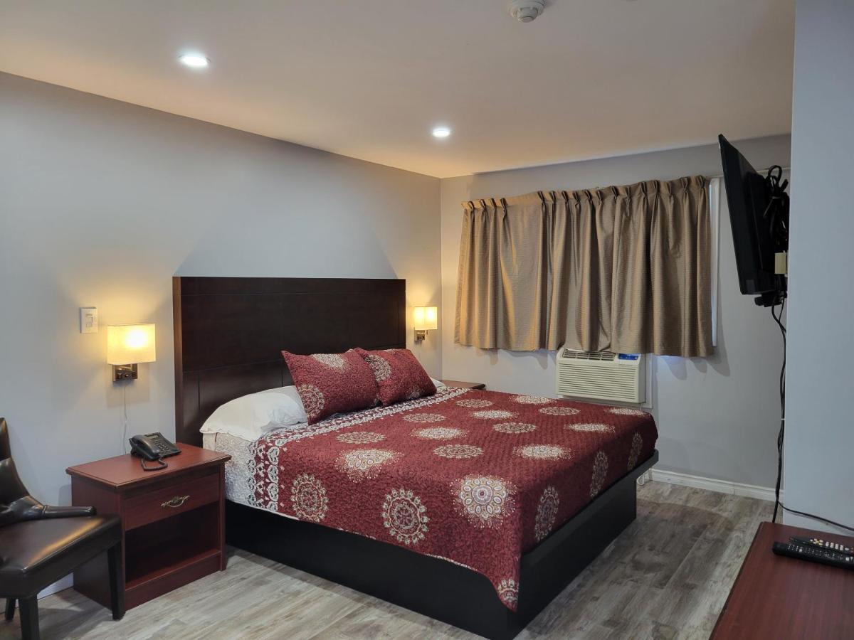 Knights Inn Cobourg Bagian luar foto