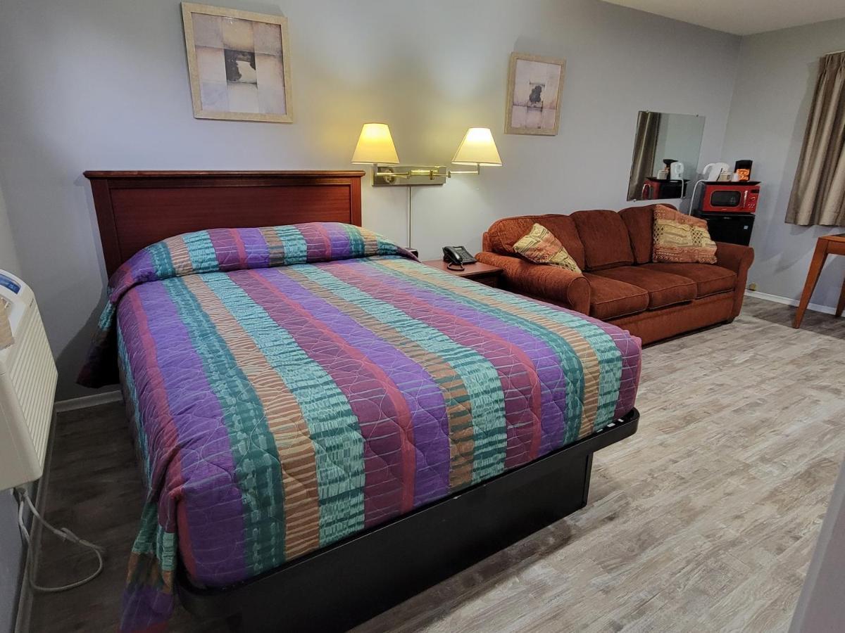 Knights Inn Cobourg Bagian luar foto