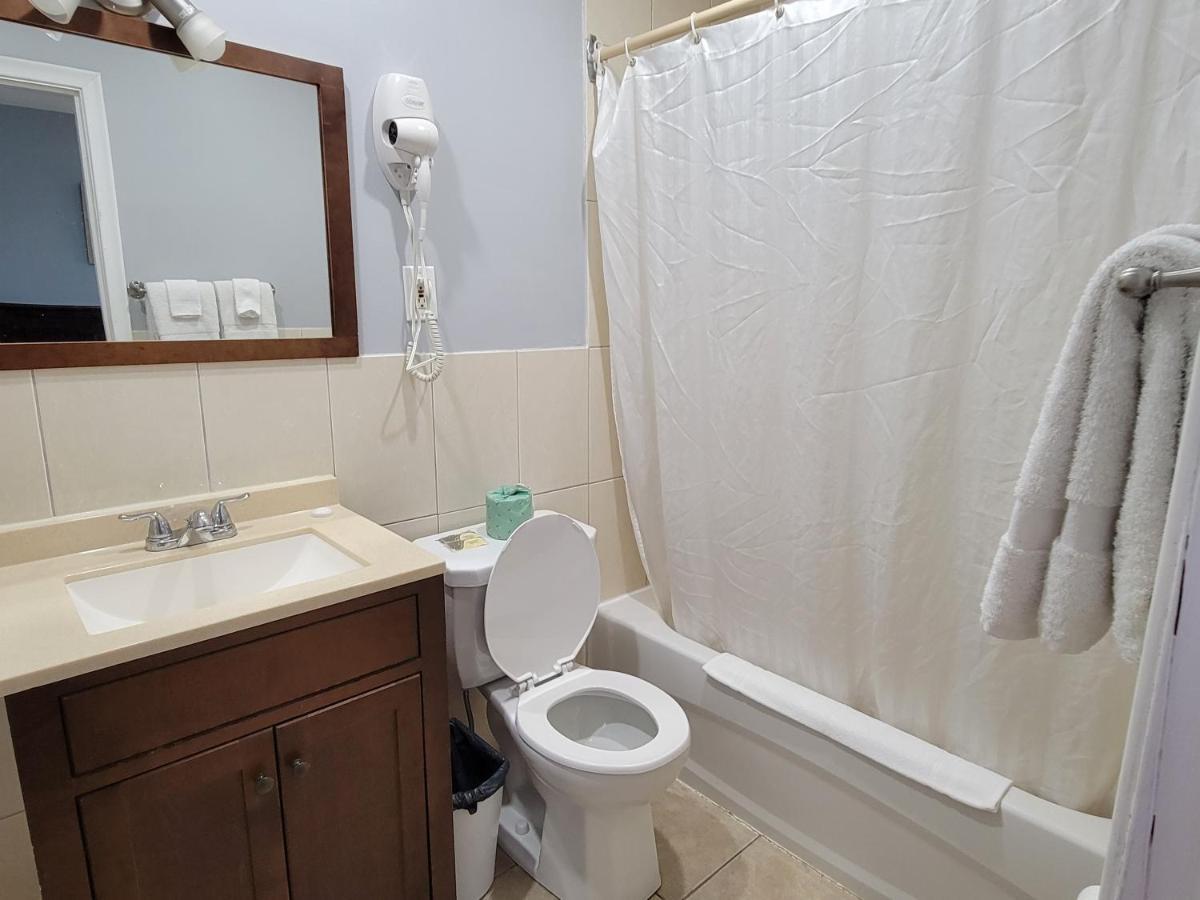Knights Inn Cobourg Bagian luar foto