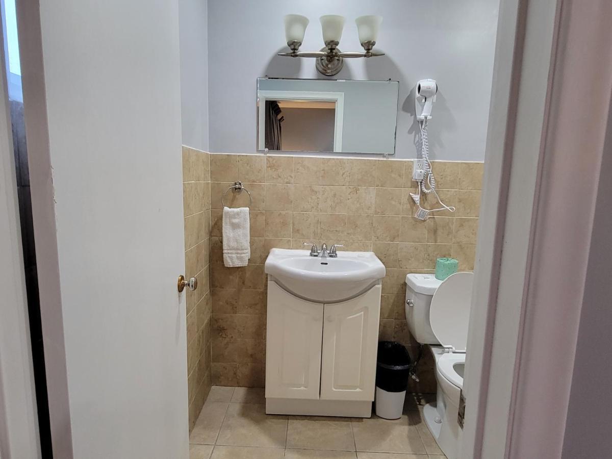 Knights Inn Cobourg Bagian luar foto