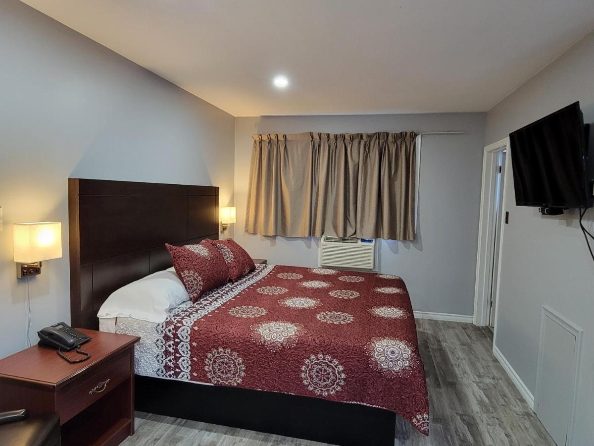 Knights Inn Cobourg Bagian luar foto