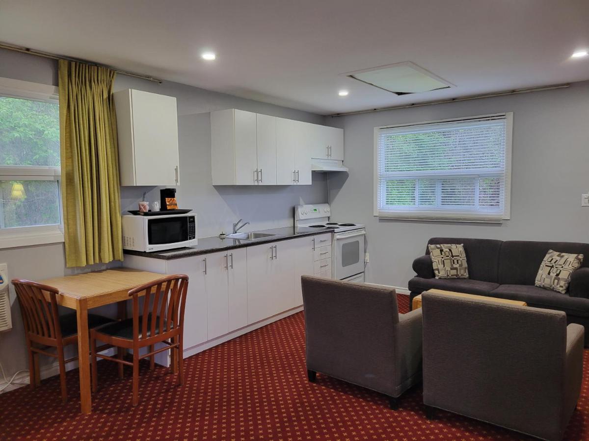 Knights Inn Cobourg Bagian luar foto