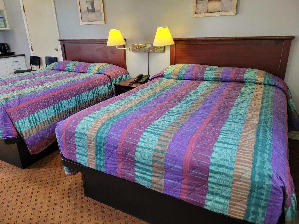Knights Inn Cobourg Bagian luar foto