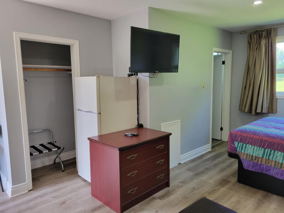 Knights Inn Cobourg Bagian luar foto