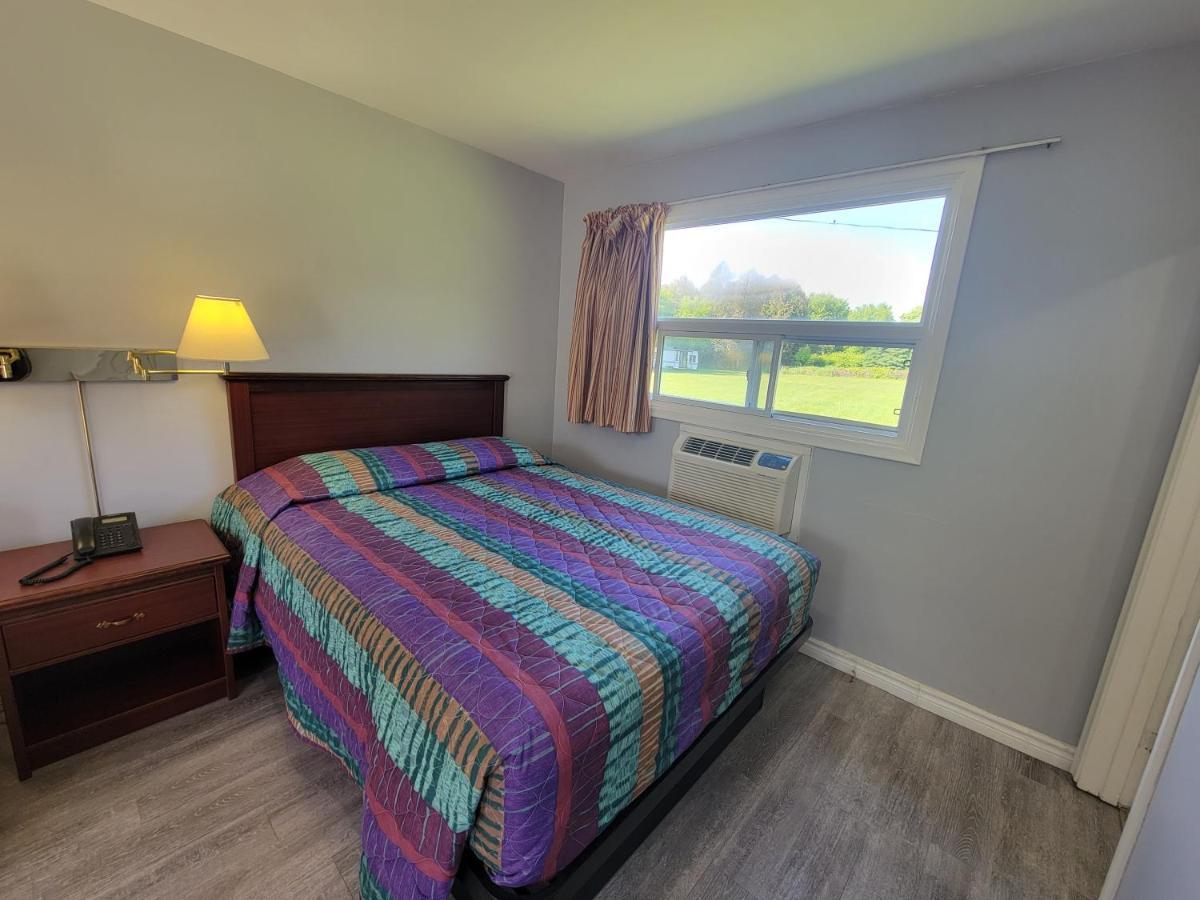Knights Inn Cobourg Bagian luar foto