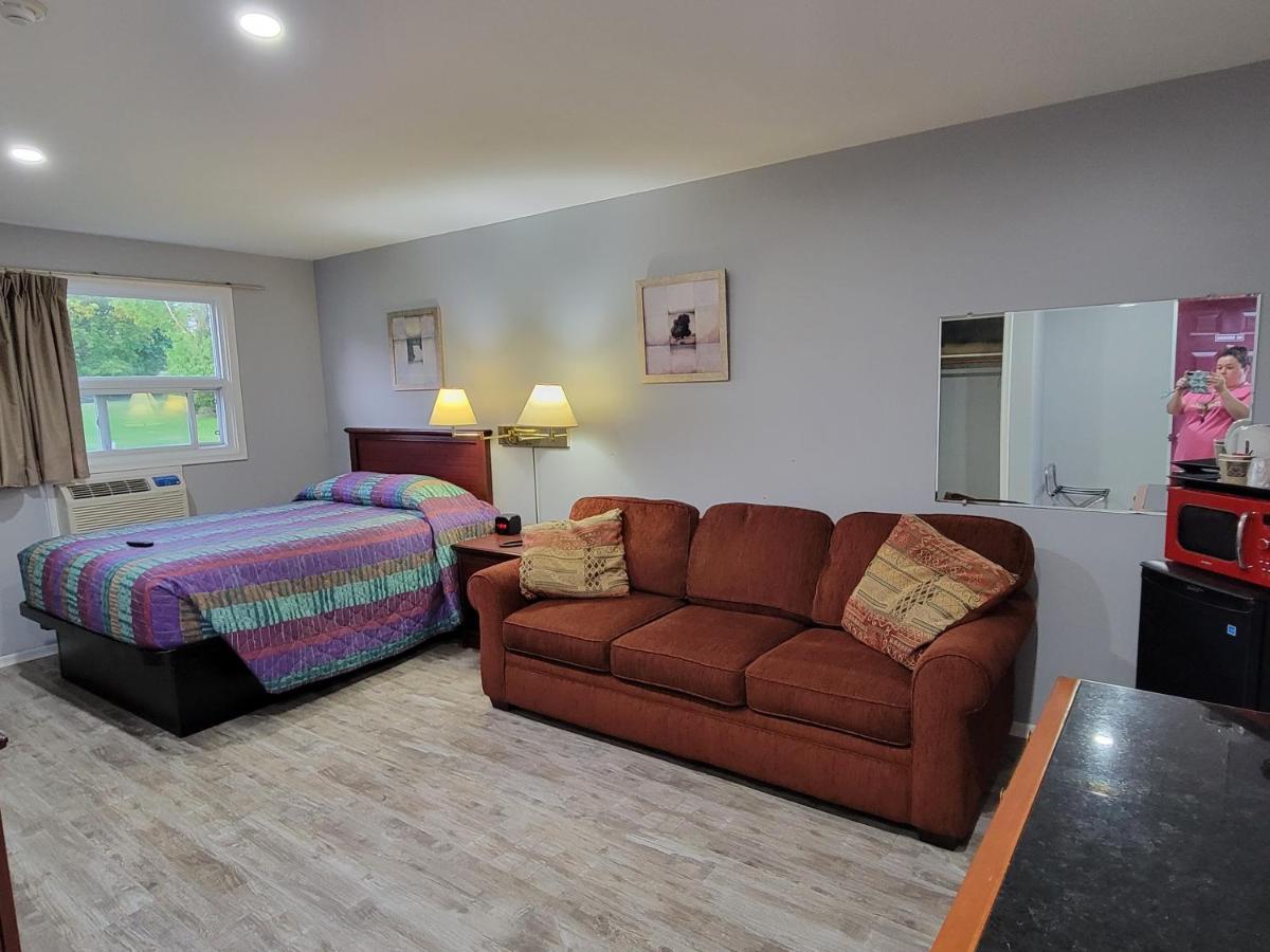 Knights Inn Cobourg Bagian luar foto