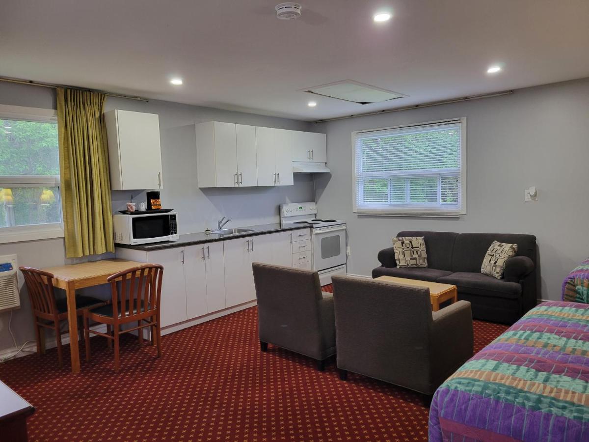 Knights Inn Cobourg Bagian luar foto