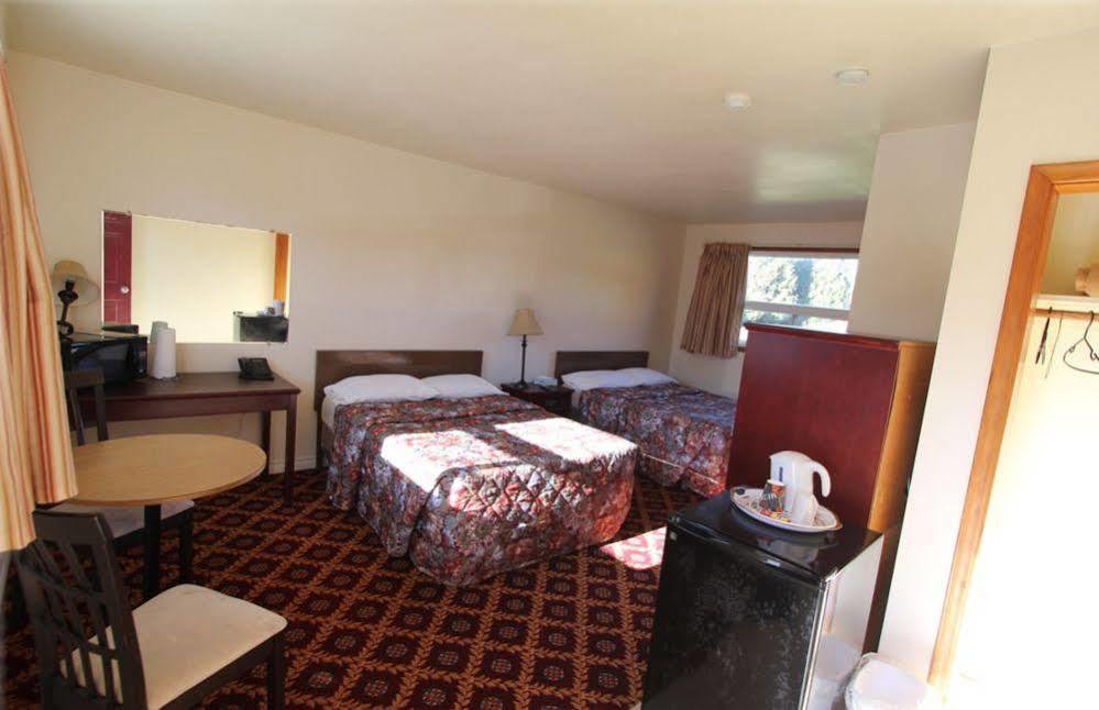 Knights Inn Cobourg Bagian luar foto