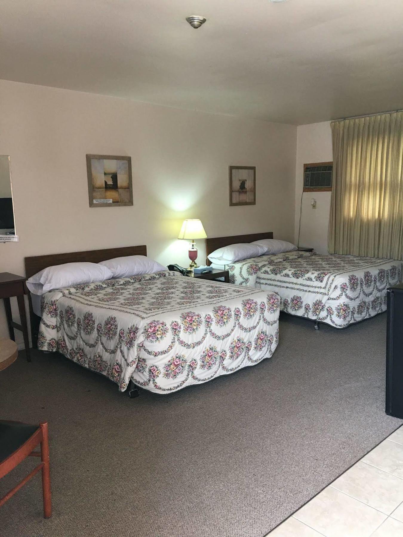 Knights Inn Cobourg Bagian luar foto
