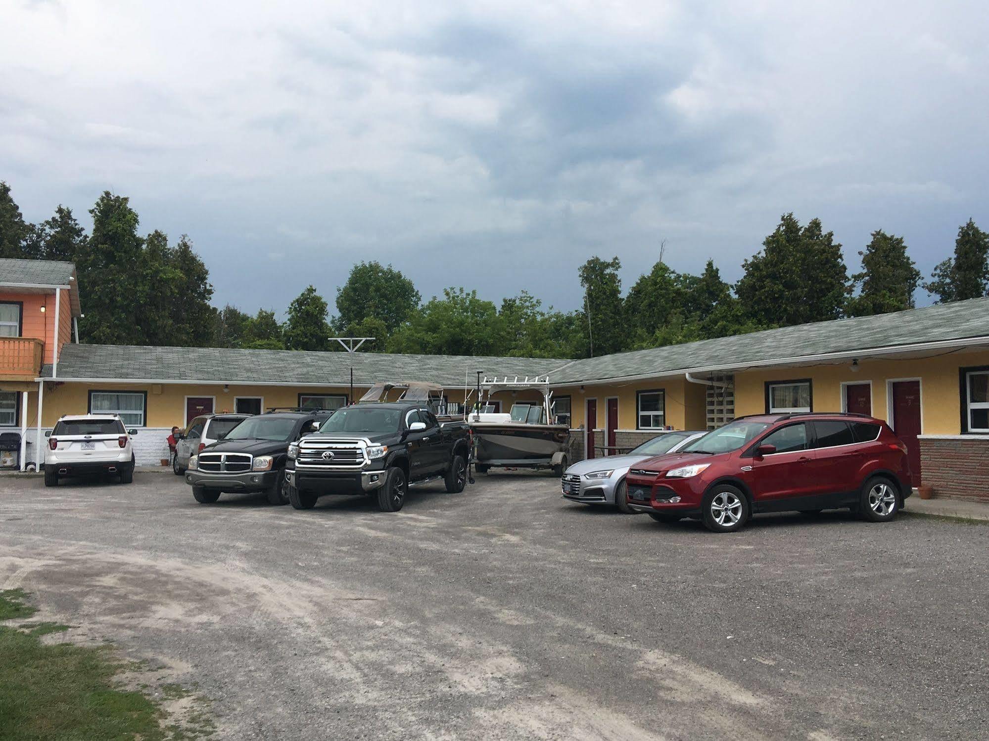 Knights Inn Cobourg Bagian luar foto