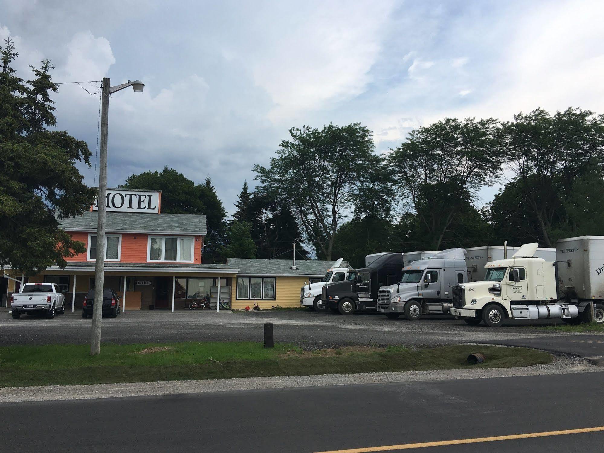 Knights Inn Cobourg Bagian luar foto